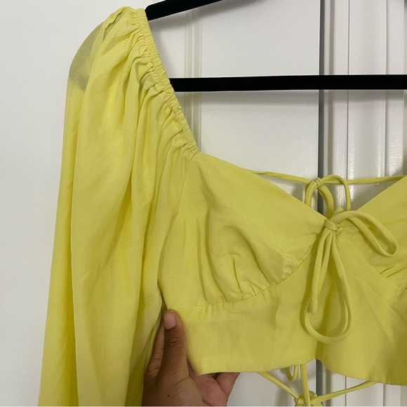NWT Showpo. Shantal Balloon Sleeve Open back Crop Top in Pastel Yellow - Picture 6 of 9